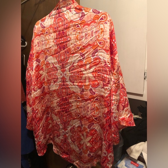 Violet + Claire Silky Polyester Kimono Jacket- 661 $35 or $30 w/offer - Picture 4 of 4